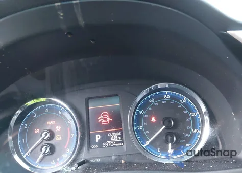 2017 Toyota Corolla Le z USA, uszkodzony, nr VIN 5YFBURHE6HP688850